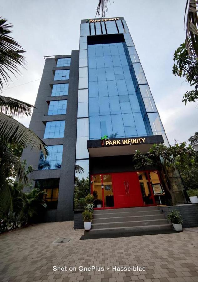 Hotel The Park Infinity Surat Exterior foto