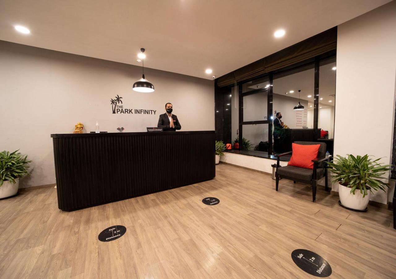 Hotel The Park Infinity Surat Exterior foto