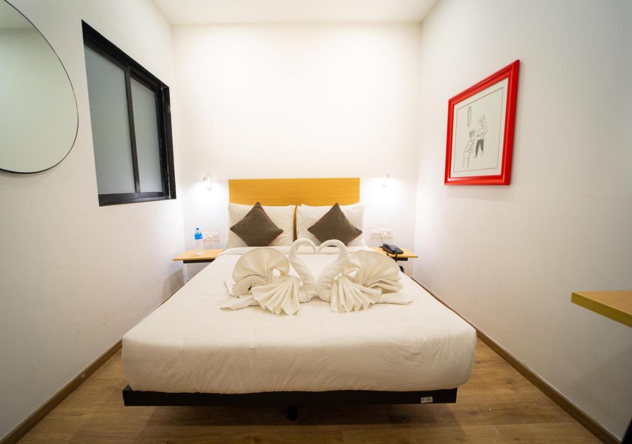 Hotel The Park Infinity Surat Exterior foto