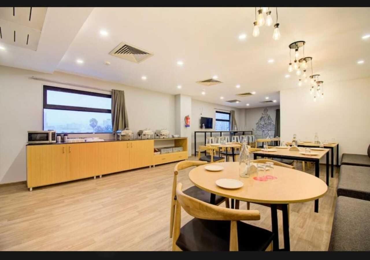Hotel The Park Infinity Surat Exterior foto